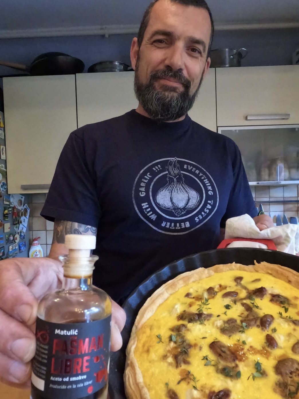 Recept Davida Skoke: Pita s karameliziranim češnjakom u acetu od smokve Pašman Libre